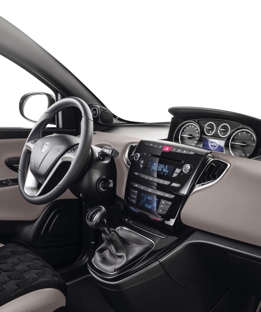 Торпедо Lancia Ypsilon ELLE (846) 2014 года  (фото 28 из 34)